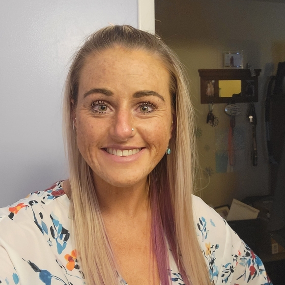 Meet your Posher, Lauren - Picture 9 of 15